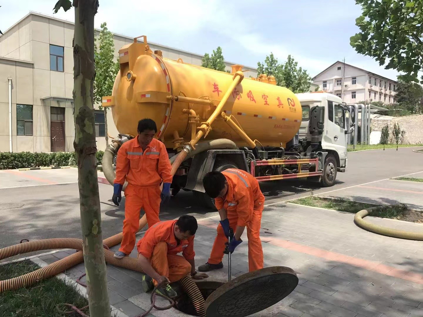 新沂化粪池清理与5-8吨吸粪车施工效率分析